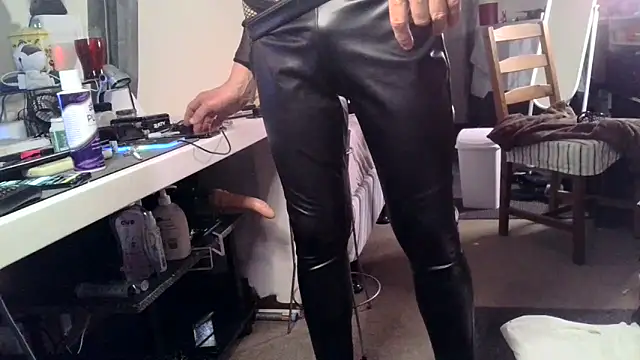 Snapshot of SissyJamie123 chatting on 04.15.26 SissyJamie123 online show from 04.15.26