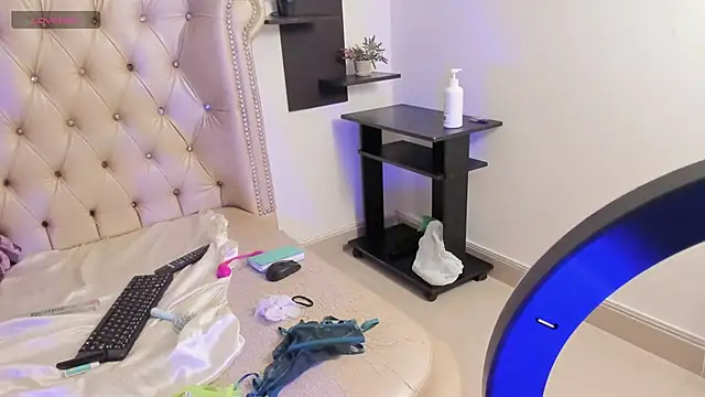 Snapshot of AlexaFoxy18 chatting on 02.12.25 AlexaFoxy18 online show from 02.12.25