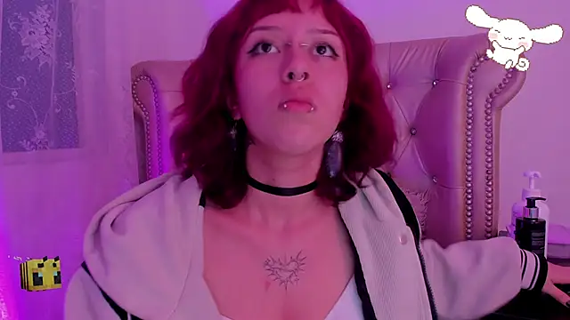 Snapshot of AlexaFoxy18 chatting on 03.21.25 AlexaFoxy18 online show from 03.21.25