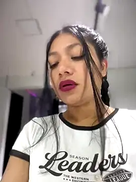 Snapshot of Im_Little chatting on 10.15.25 Im Little online show from 10.15.25