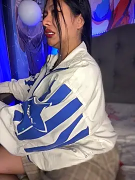 Snapshot of Im_Little chatting on 10.21.25 Im Little online show from 10.21.25