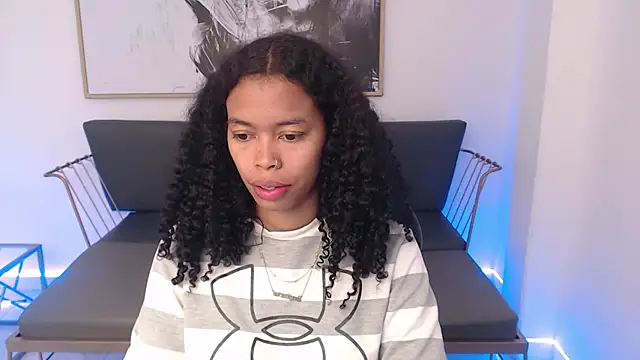 Snapshot of Shenna_brunette_ chatting on 12.24.24 Shenna brunette online show from 12.24.24