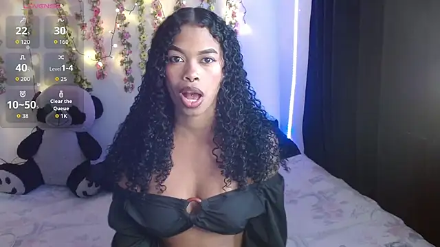 Snapshot of Shenna_brunette_ chatting on 09.22.25 Shenna brunette online show from 09.22.25