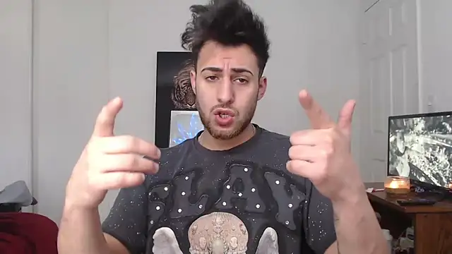 Snapshot of Mhmoodyi chatting on 12.17.25 Mhmoodyi online show from 12.17.25