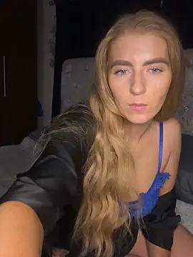 Summer Paige online show from 02.02.25