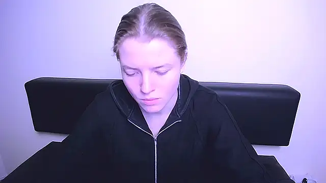 MissOliviaa  online show from 02.04.25