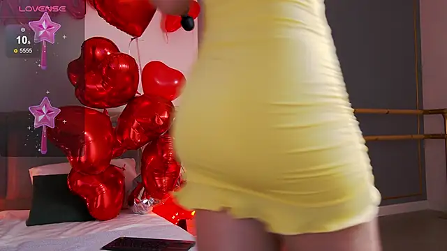 Smiley Mia online show from 02.13.25