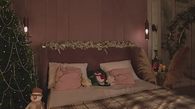 Smiley Mia online show from 12.21.25