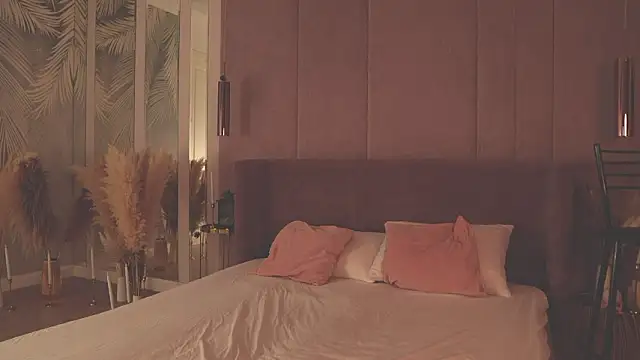 Smiley Mia online show from 02.04.26