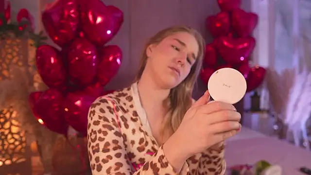 Smiley Mia online show from 02.21.26