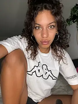 Snapshot of AlyssaHottv_ chatting on 03.30.26 AlyssaHottv online show from 03.30.26