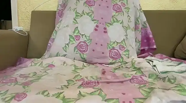 Snapshot of heartqqute26 chatting on 01.21.25 heartqqute26 online show from 01.21.25