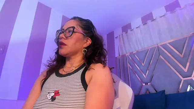 Snapshot of maria_paulac chatting on 03.08.25 maria paulac online show from 03.08.25