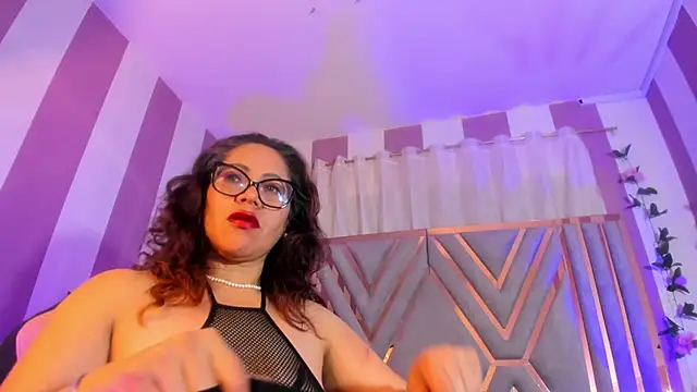 Snapshot of maria_paulac chatting on 03.19.25 maria paulac online show from 03.19.25