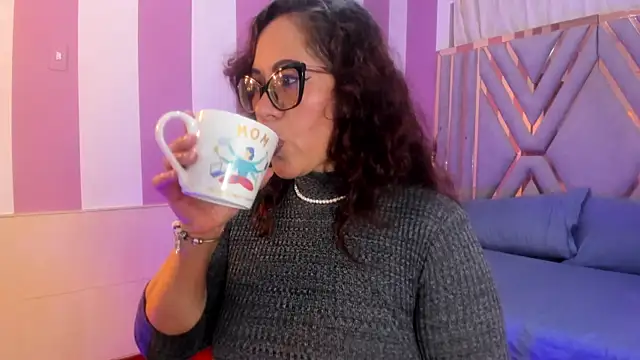 Snapshot of maria_paulac chatting on 03.20.25 maria paulac online show from 03.20.25