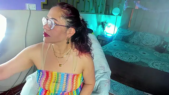 Snapshot of maria_paulac chatting on 10.19.25 maria paulac online show from 10.19.25