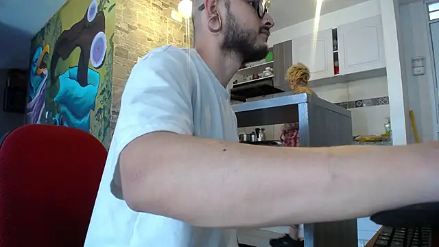 Snapshot of tatouagendecouple chatting on 02.06.25 tatouagendecouple online show from 02.06.25