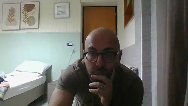 Snapshot of darione_90 chatting on 02.19.25 darione 90 online show from 02.19.25