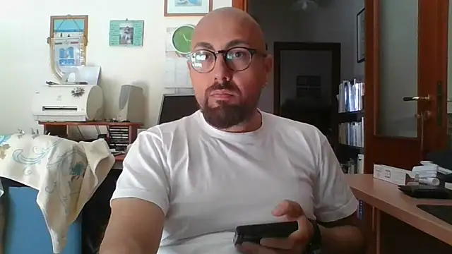 Snapshot of darione_90 chatting on 05.18.26 darione 90 online show from 05.18.26