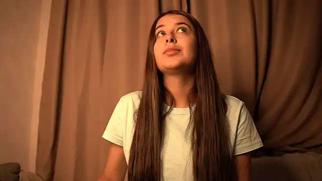 Snapshot of elisa_moon chatting on 10.05.25 elisa moon online show from 10.05.25