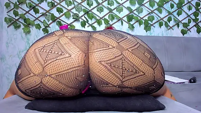 Snapshot of Pamesmith chatting on 12.21.24 Pamesmith online show from 12.21.24