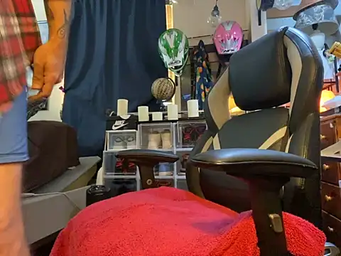 slutty guy12 online show from 03.17.25