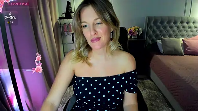 Snapshot of I_D_A chatting on 10.22.25 I D A online show from 10.22.25