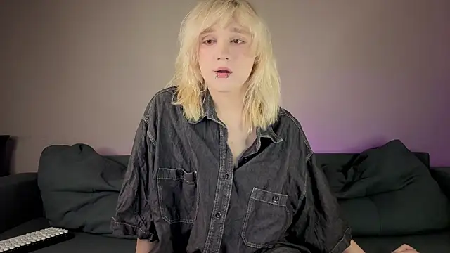 Snapshot of Gregory_Byyrd chatting on 11.18.25 Gregory Byyrd online show from 11.18.25