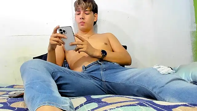 Snapshot of zackmontieel chatting on 12.04.24 zackmontieel online show from 12.04.24