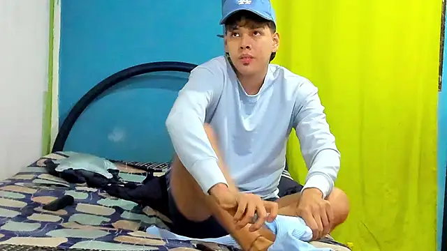 Snapshot of zackmontieel chatting on 12.27.24 zackmontieel online show from 12.27.24