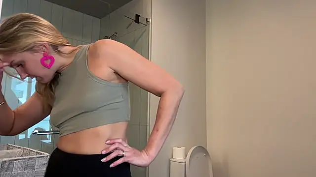 Snapshot of Graciemae_baexx chatting on 02.14.25 Graciemae baexx online show from 02.14.25