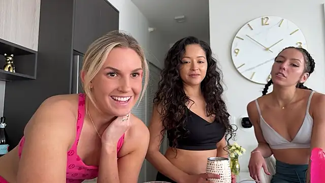 Snapshot of Graciemae_baexx chatting on 02.19.25 Graciemae baexx online show from 02.19.25