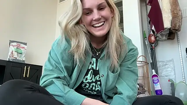 Snapshot of Graciemae_baexx chatting on 03.13.25 Graciemae baexx online show from 03.13.25