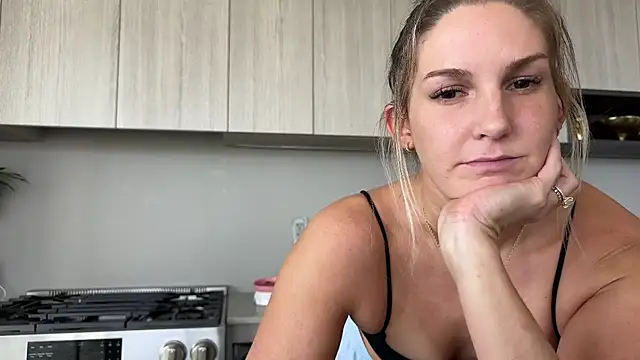 Snapshot of Graciemae_baexx chatting on 10.11.25 Graciemae baexx online show from 10.11.25