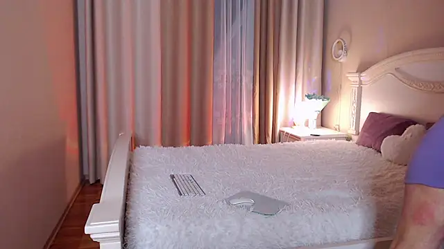 Avylew online show from 12.17.25