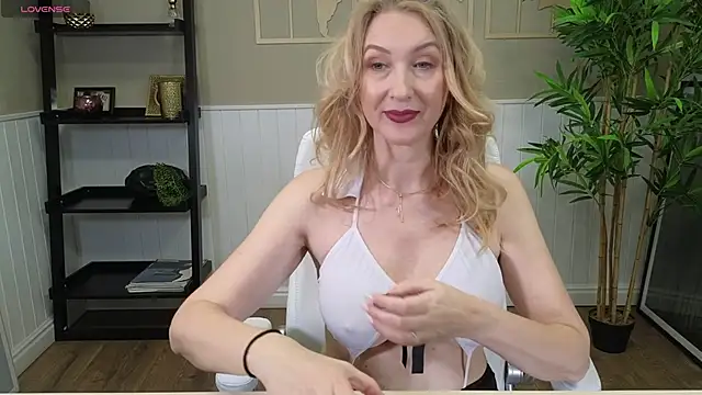 LadyLeea online show from 01.10.25