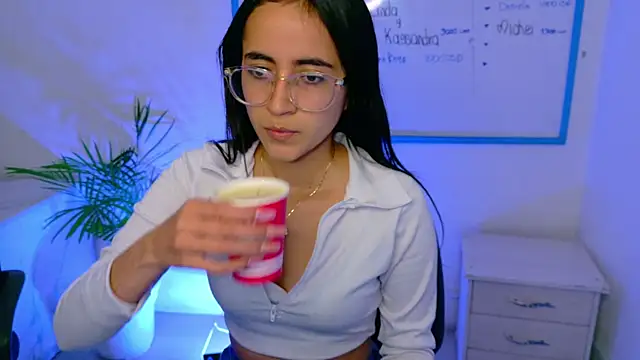 Mia Fischer online show from 05.18.26