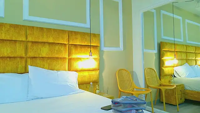 Snapshot of adarussell chatting on 02.18.26 adarussell online show from 02.18.26