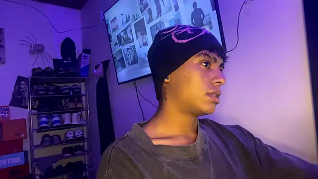 Snapshot of _Billowy_ chatting on 12.05.25 Billowy online show from 12.05.25