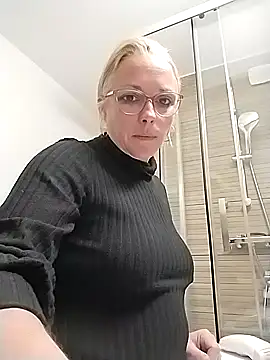 Snapshot of Doucelouve9 chatting on 03.16.26 Doucelouve9 online show from 03.16.26