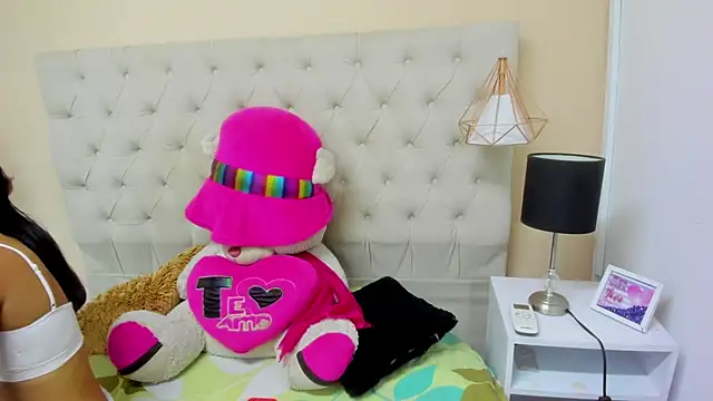 Little Helen online show from 01.21.25