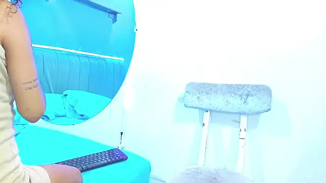 minimi naty online show from 12.11.24