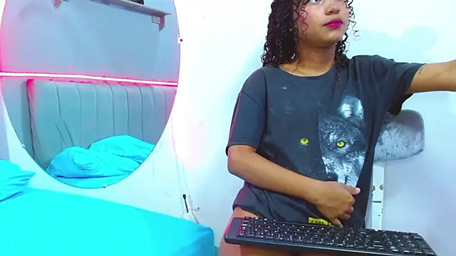 minimi naty online show from 12.18.24