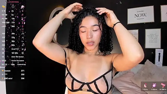 Snapshot of Crystal_Dluna chatting on 02.26.25 Crystal Dluna online show from 02.26.25