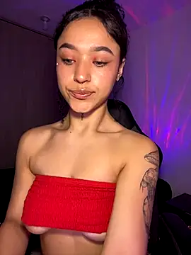 Snapshot of Crystal_Dluna chatting on 10.15.25 Crystal Dluna online show from 10.15.25