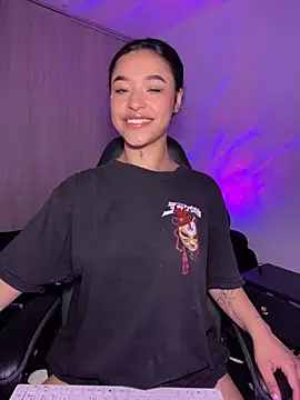 Snapshot of Crystal_Dluna chatting on 11.14.25 Crystal Dluna online show from 11.14.25