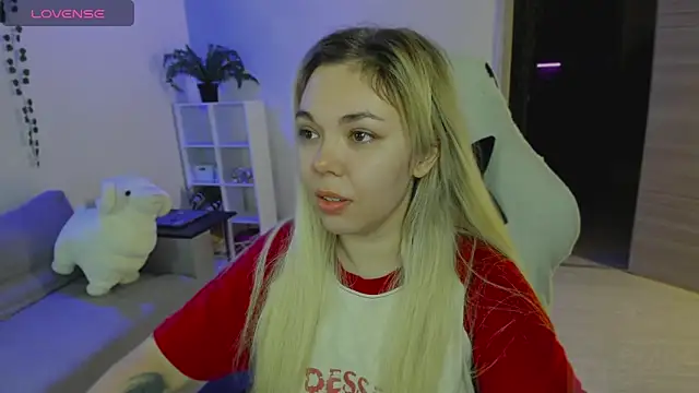 Snapshot of whoa-hoa-hoa-hoa-hoa chatting on 12.20.25 whoa-hoa-hoa-hoa-hoa online show from 12.20.25