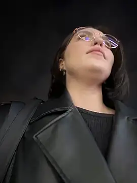 meow girl online show from 12.12.24