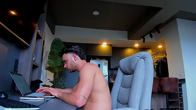 Maximo Marcelo online show from 04.16.26