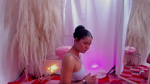 Snapshot of HayamiKioto chatting on 10.30.25 HayamiKioto online show from 10.30.25